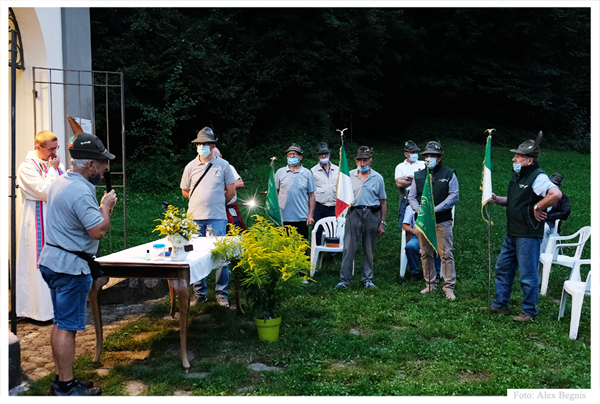 GRUPPO ALPINI PIAZZA BREMBANA. S. Messa con fiaccolata e presentazione opuscolo 40° Anniversario ristrutturazione Cappelletta dei Fondi.