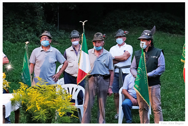 GRUPPO ALPINI PIAZZA BREMBANA. S. Messa con fiaccolata e presentazione opuscolo 40° Anniversario ristrutturazione Cappelletta dei Fondi.