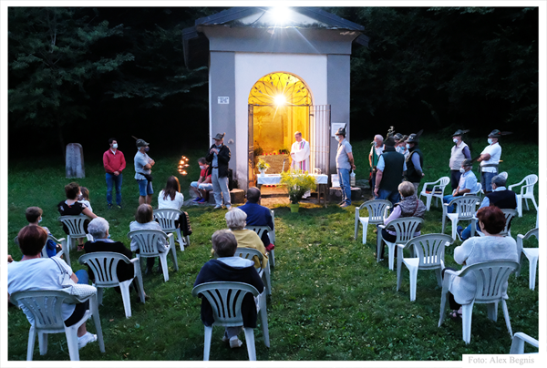 GRUPPO ALPINI PIAZZA BREMBANA. S. Messa con fiaccolata e presentazione opuscolo 40° Anniversario ristrutturazione Cappelletta dei Fondi.