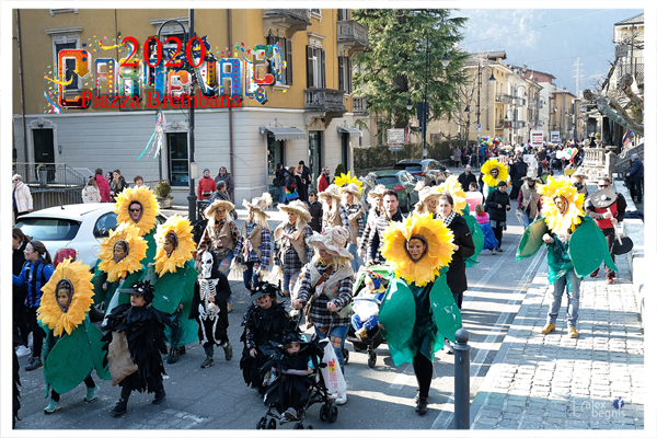 PIAZZA BREMBANA SFILATA E FESTA DI CARNEVALE 2020.