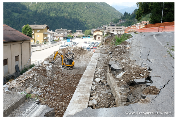 Piazza Brembana - Lavori sistemazione dopo crollo strada in Via Antonio Locatelli zona Tiro a Segno - agosto 2020.