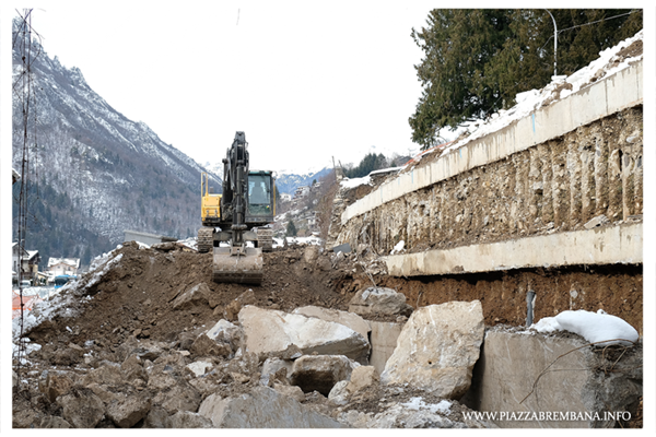 Piazza Brembana - Lavori sistemazione dopo crollo strada in Via Antonio Locatelli zona Tiro a Segno - Aggiornamento 15 gennaio 2021