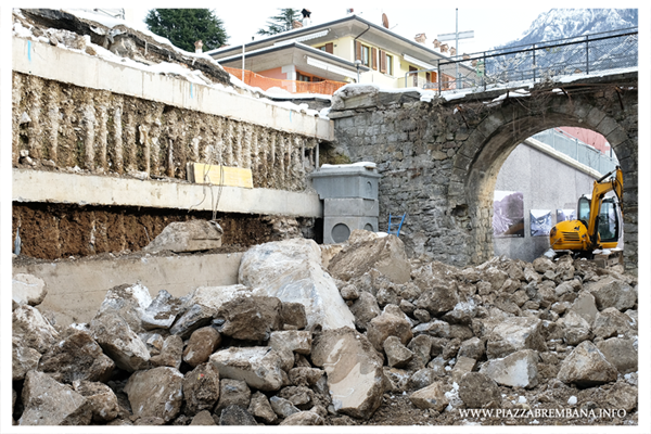 Piazza Brembana - Lavori sistemazione dopo crollo strada in Via Antonio Locatelli zona Tiro a Segno - Aggiornamento 15 gennaio 2021