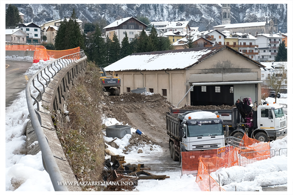 Piazza Brembana - Lavori sistemazione dopo crollo strada in Via Antonio Locatelli zona Tiro a Segno - Aggiornamento 15 gennaio 2021
