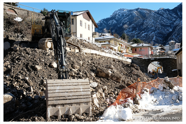 Piazza Brembana - Lavori sistemazione dopo crollo strada in Via Antonio Locatelli zona Tiro a Segno - Aggiornamento 15 gennaio 2021