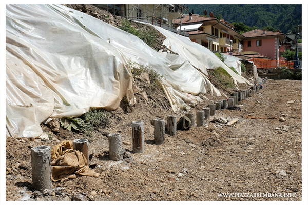 Piazza Brembana - Lavori sistemazione dopo crollo strada in Via Antonio Locatelli zona Tiro a Segno - luglio 2020.