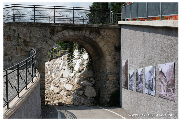 Piazza Brembana - Lavori sistemazione dopo crollo strada in Via Antonio Locatelli zona Tiro a Segno - luglio 2020.