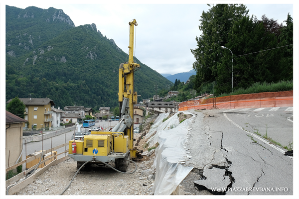 Piazza Brembana - Lavori sistemazione dopo crollo strada in Via Antonio Locatelli zona Tiro a Segno - luglio 2020.