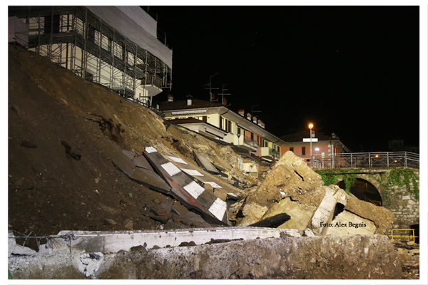 Piazza Brembana -  Crolla strada in Via Antonio Locatelli zona Tiro a Segno - Lunedi 25 novembre ore 21:00.