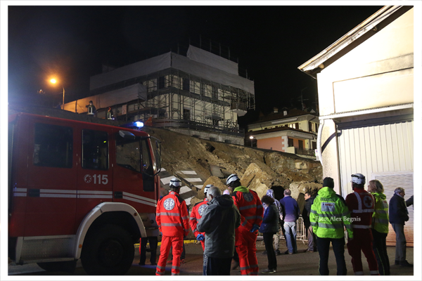 Piazza Brembana -  Crolla strada in Via Antonio Locatelli zona Tiro a Segno - Lunedi 25 novembre ore 21:00.