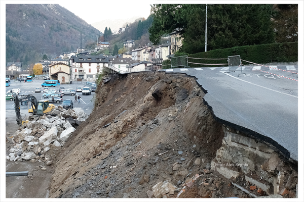 Piazza Brembana -  Crolla strada in Via Antonio Locatelli zona Tiro a Segno - Lunedi 25 novembre ore 21:00.