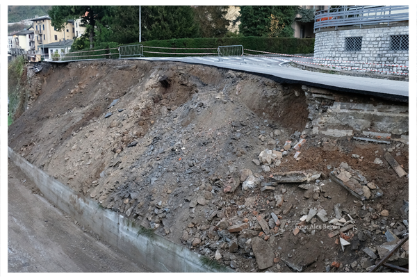 Piazza Brembana -  Crolla strada in Via Antonio Locatelli zona Tiro a Segno - Lunedi 25 novembre ore 21:00.