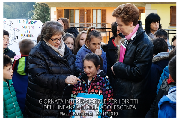 Piazza Brembana - Giornata internazionale per i diritti dell'infanzia e dell' adolescenza.