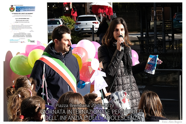 Piazza Brembana - Giornata internazionale per i diritti dell'infanzia e dell' adolescenza.