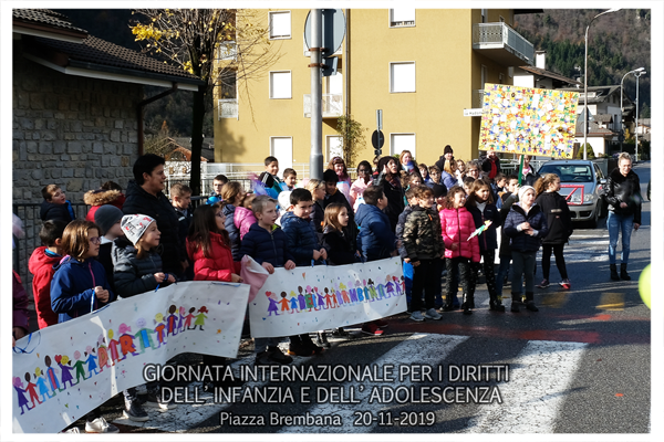 Piazza Brembana - Giornata internazionale per i diritti dell'infanzia e dell' adolescenza.