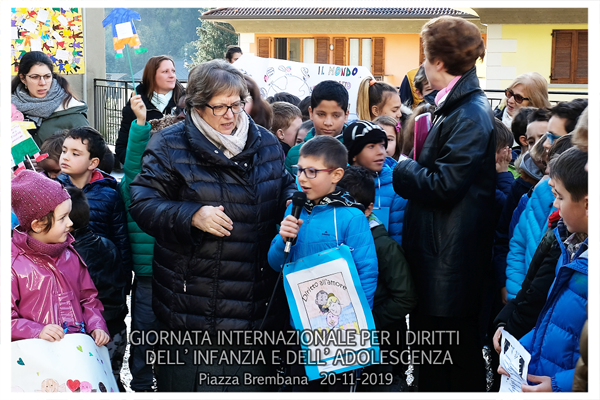 Piazza Brembana - Giornata internazionale per i diritti dell'infanzia e dell' adolescenza.
