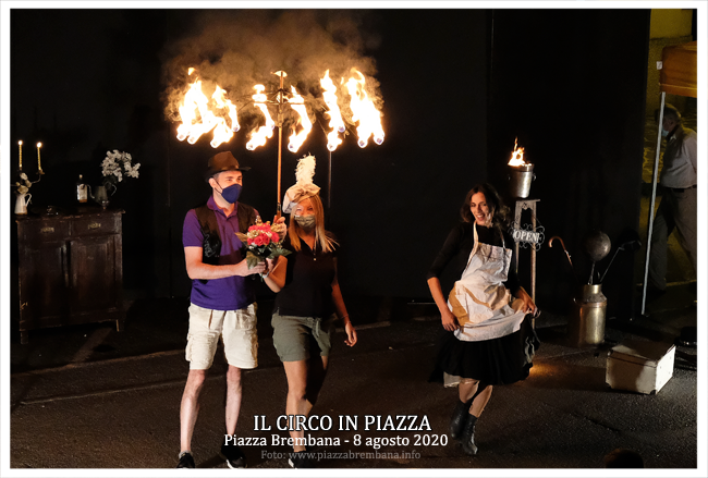 PIAZZA BREMBANA IL CIRCO IN PIAZZA.