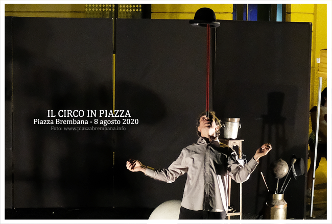 PIAZZA BREMBANA IL CIRCO IN PIAZZA.