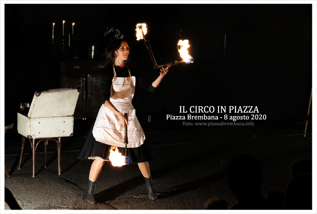 PIAZZA BREMBANA IL CIRCO IN PIAZZA.