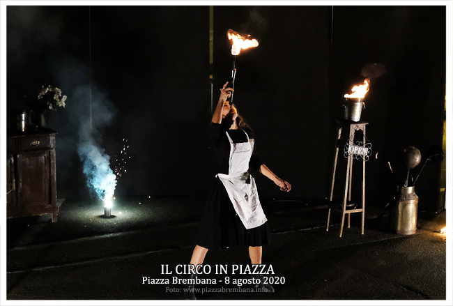 PIAZZA BREMBANA IL CIRCO IN PIAZZA.