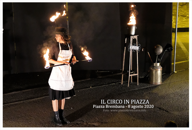 PIAZZA BREMBANA IL CIRCO IN PIAZZA.