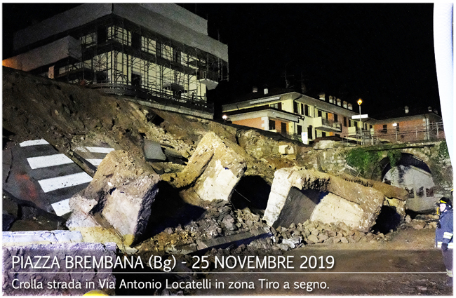 Piazza Brembana - Crolla strada in Via Antonio Locatelli zona Tiro a Segno - Lunedi 25 novembre ore 21:00. Piazza Brembana - Crolla strada in Via Antonio Locatelli zona Tiro a Segno - Lunedi 25 novembre ore 21:00.